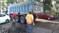 Погрузка при автомобильных перевозках мусора строительного с погрузкой вручную