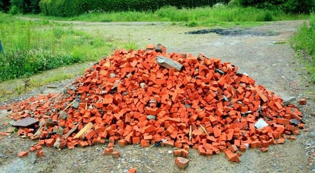 Приму бесплатно  Бой кирпича для отсыпки  дорог