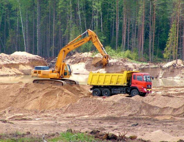 Погрузим и доставим, песок карьерный и ПГС природный.