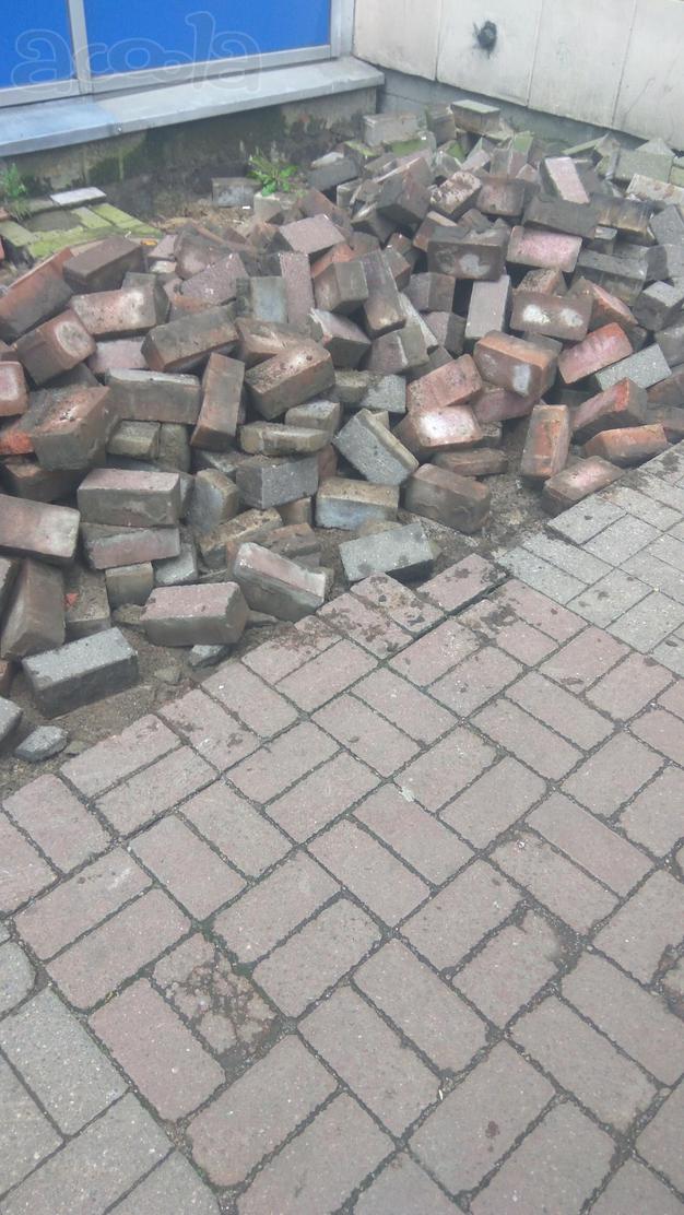 Старый тротуарная плитка! (брушатка)