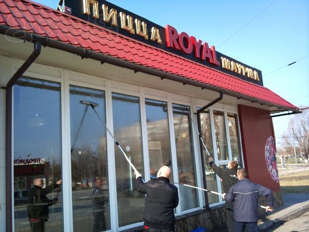 Мойка окон балконов лоджий витрин в день обращения в любом районе.
