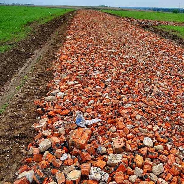 Бой кирпича для отсыпки дорог.